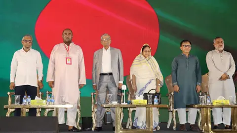 সিলেটে গণসংবর্ধনায় রাষ্ট্রপতি