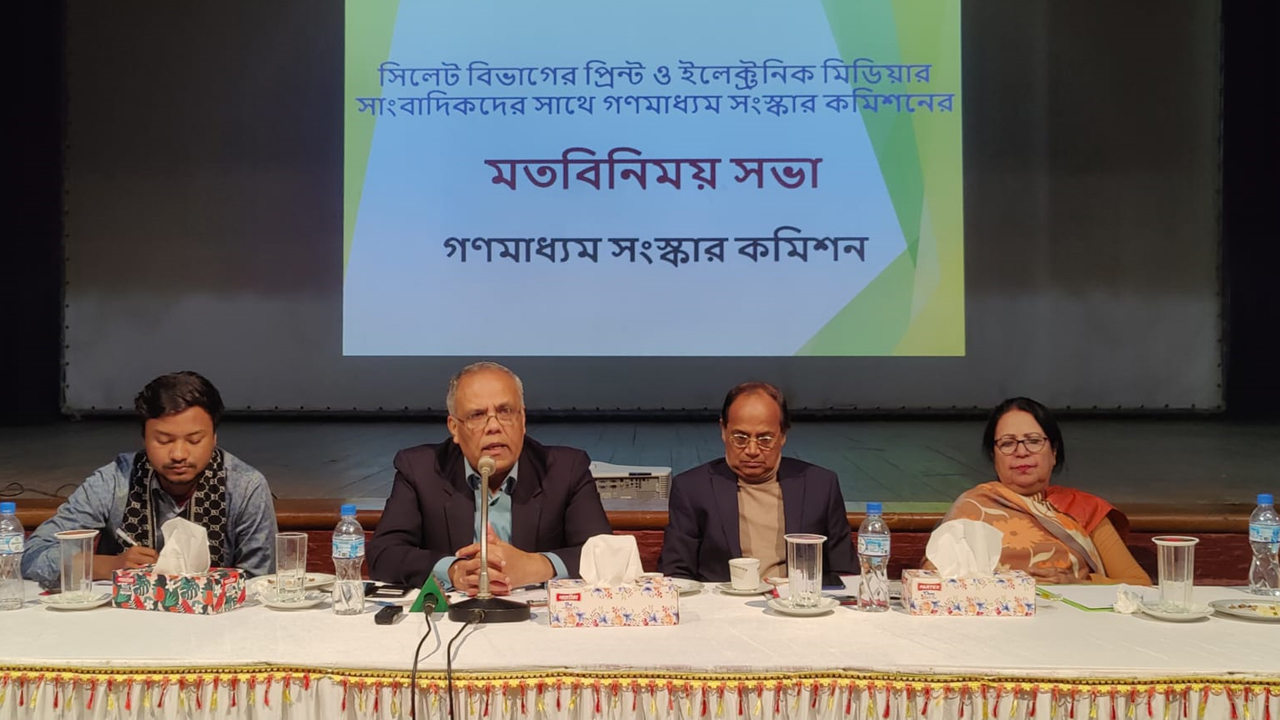 সংবাদপত্রের স্বার্থেই সাংবাদিকদের অর্থনৈতিক নিরাপত্তা নিশ্চিত করা দরকার