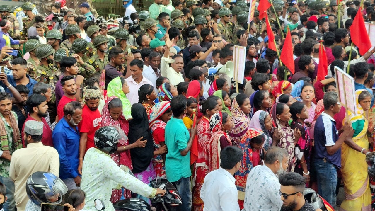সিলেটে তিনঘণ্টা পর চা শ্রমিকদের সড়ক অবরোধ প্রত্যাহার