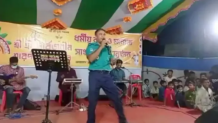 নিরাপত্তার দায়িত্বে এসে পুলিশের পোশাক পরে পূজামণ্ডপে গান, সেই এএসআই প্রত্যাহার