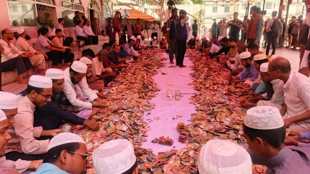 ৩৪ দিন পর চলছে শাহজালালের দানবাক্সের টাকা গণনা