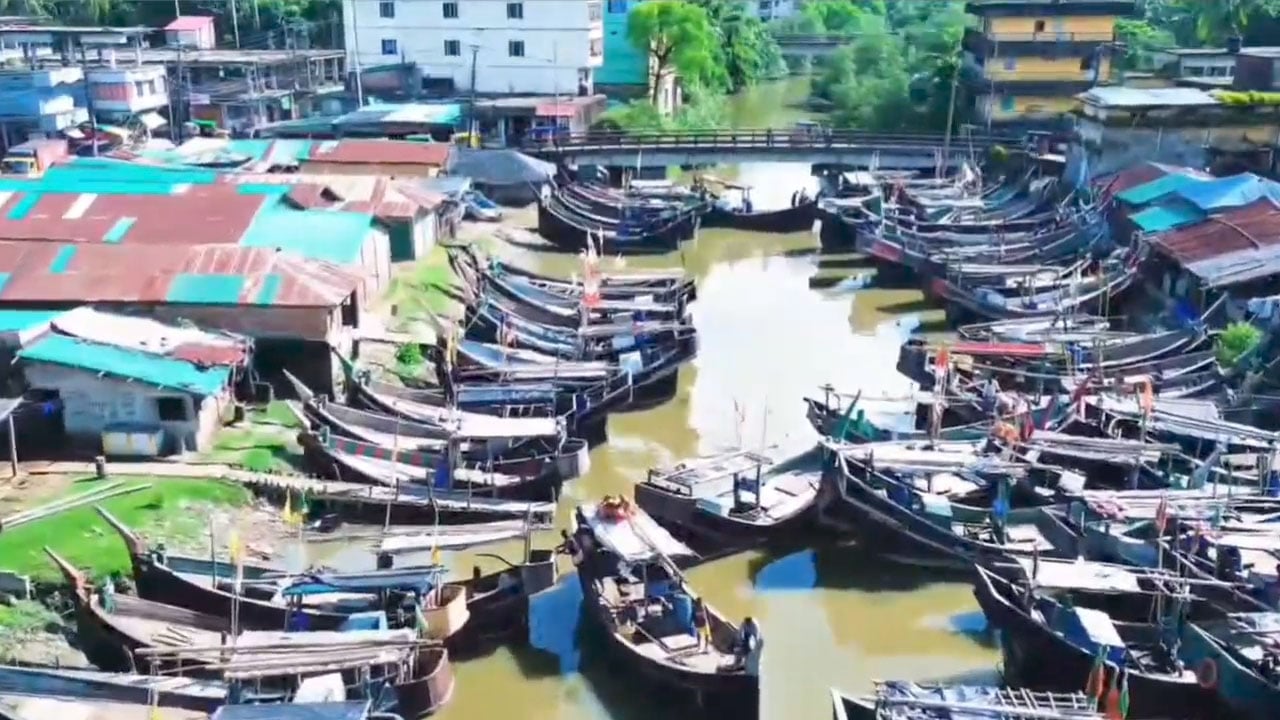 টেকনাফ-সেন্টমার্টিনে ছয় দিন ধরে বন্ধ নৌ চলাচল