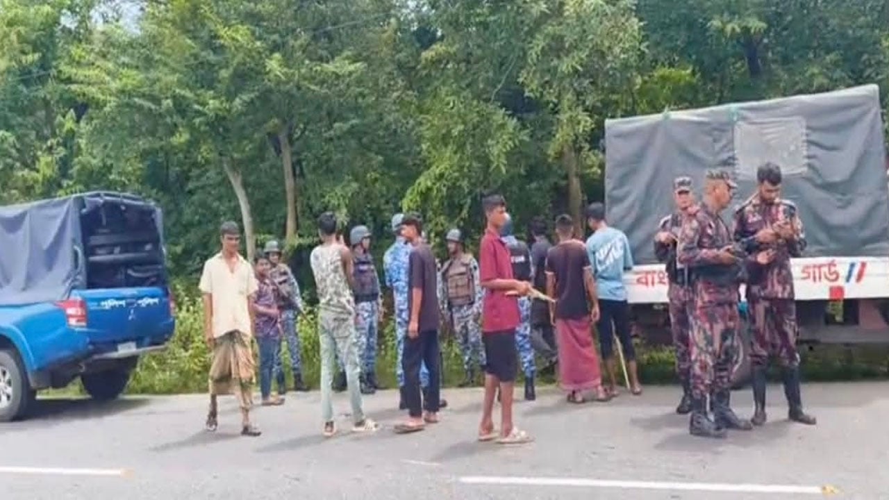 টেকনাফ-কক্সবাজার সড়কে দিনদুপুরে ৬০ লাখ টাকা লুট