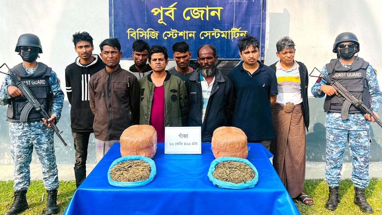সাড়ে ১০ কেজি গাঁজাসহ আটক ৯ মাদক পাচারকারির ৮ জনই রোহিঙ্গা