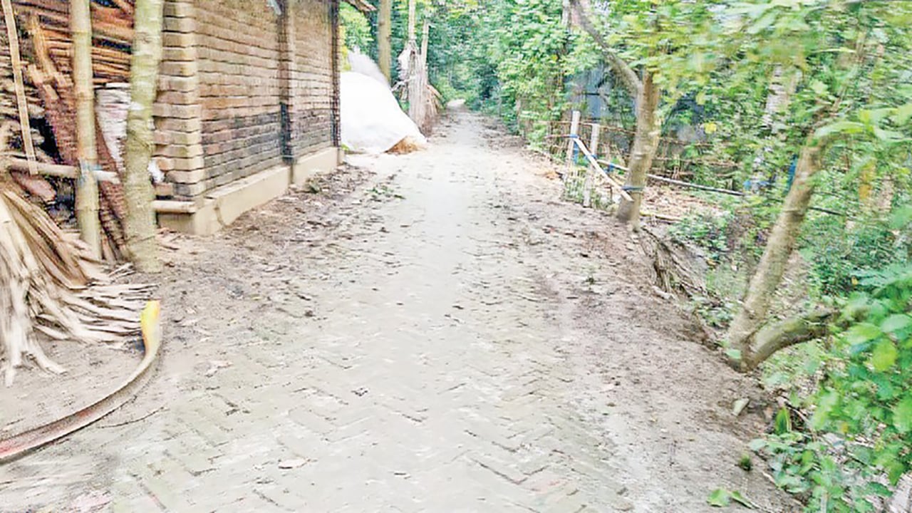 তালায় উন্নয়নের নামে চলছে লুটপাট কাজ না করেই বিল উত্তোলন