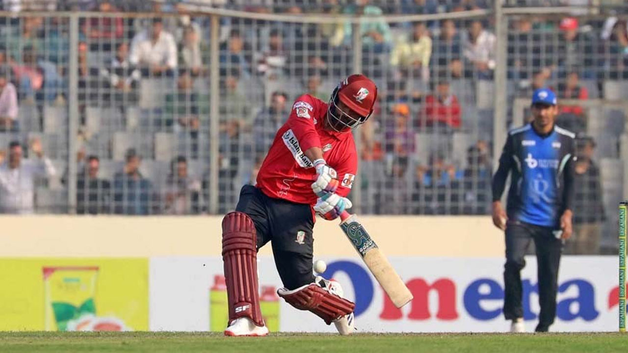 প্রথম বাংলাদেশি হিসেবে আট হাজারি ক্লাবে তামিম