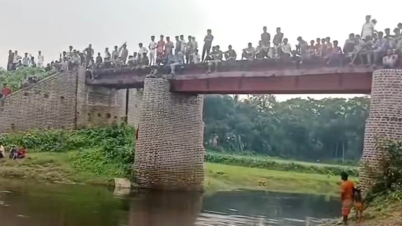 কটিয়াদীতে খালে ঝাঁপ দিয়ে নিখোঁজ কিশোরীর লাশ উদ্ধার