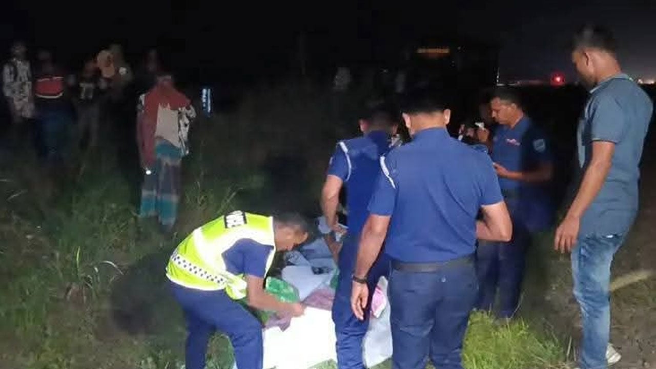 ট্রেনে কাটা পড়ে নিহত পাঁচজনের বাড়ি গাইবান্ধায়, এলাকাজুড়ে শোক