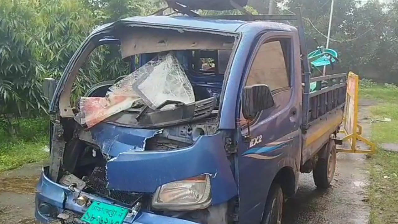টাঙ্গাইলে মোটরসাইকেল-পিকআপ সংঘর্ষে নিহত ৩