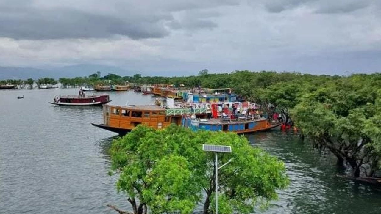 টাঙ্গুয়ার হাওরে হাউসবোট ও পর্যটকবাহী নৌযানে নিষেধাজ্ঞা 