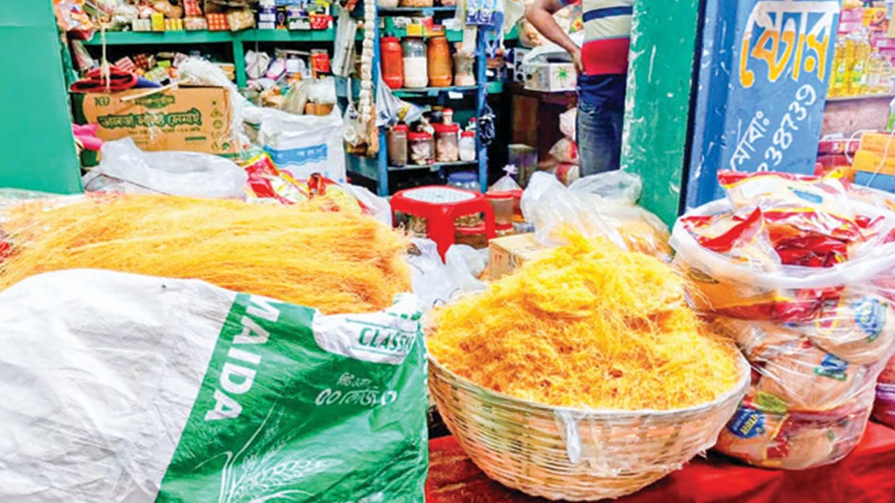 তারাগঞ্জে অস্বাস্থ্যকর লাচ্ছা সেমাইয়ে বাজার সয়লাব