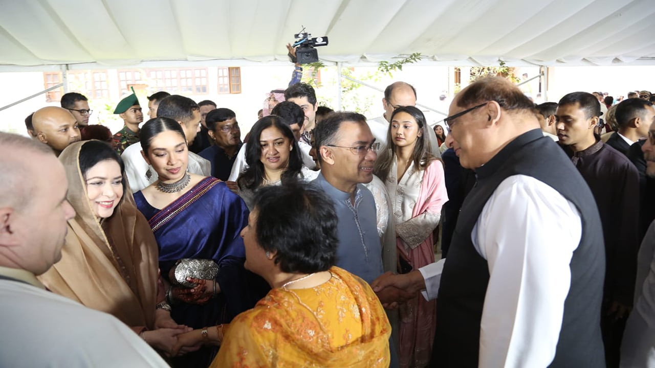 সর্বসাধারণের সঙ্গে প্রধানমন্ত্রীর ঈদের শুভেচ্ছা বিনিময়