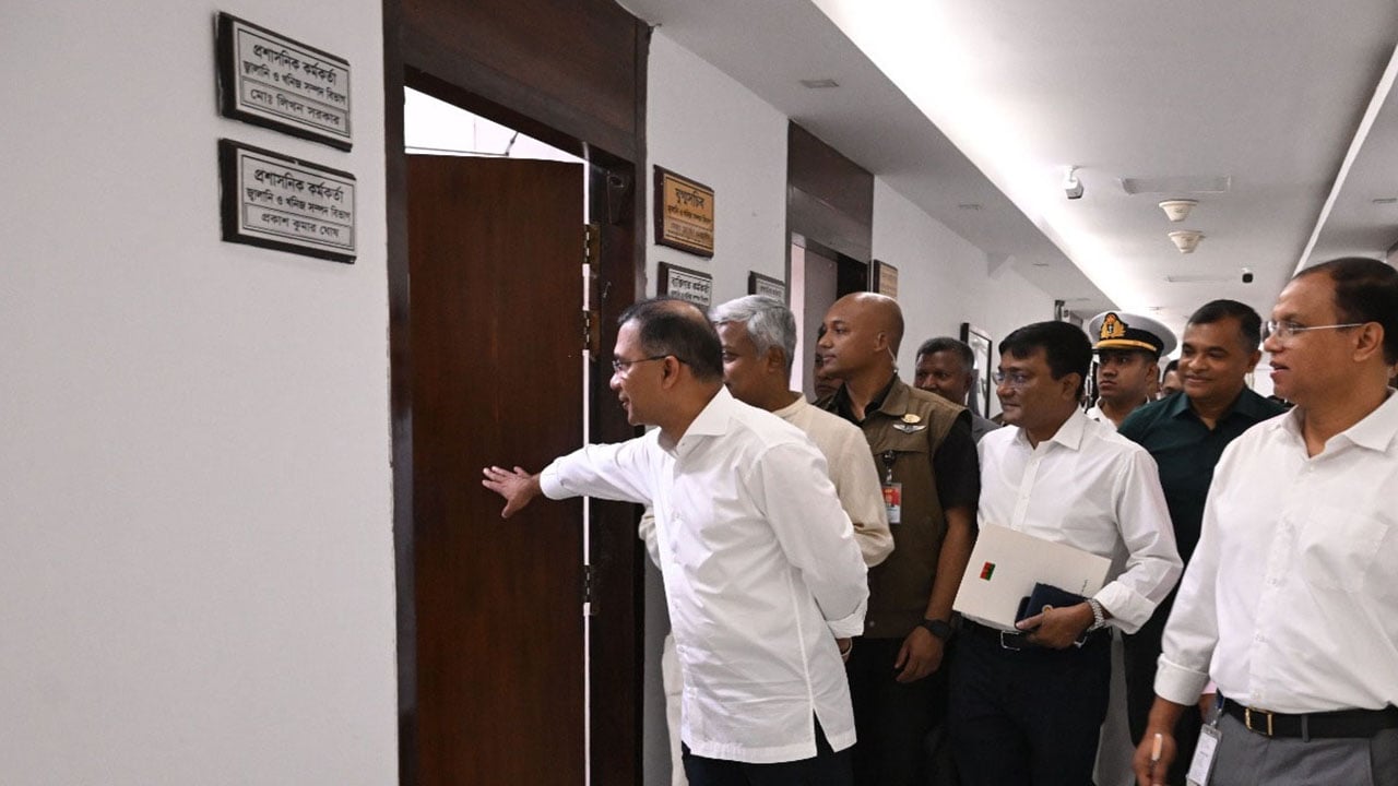 কয়েকটি মন্ত্রণালয় পরিদর্শন করলেন প্রধানমন্ত্রী