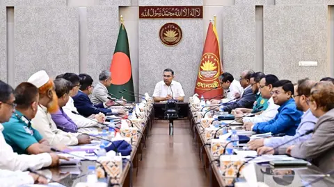 ঢাকার গণপরিবহন ব্যবস্থাপনা নিয়ে বৈঠকে প্রধানমন্ত্রী