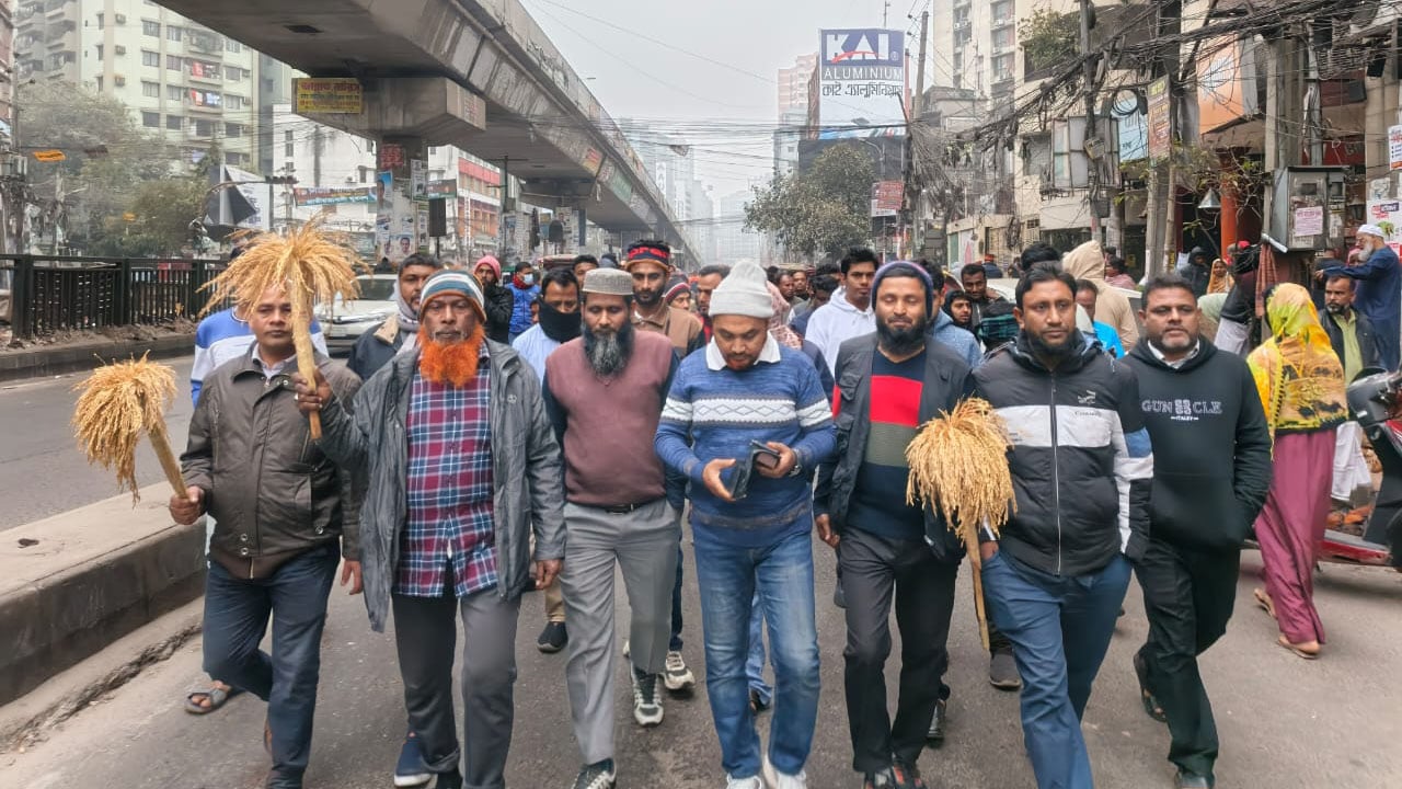শীত উপেক্ষা করে তারেক রহমানের গণসংবর্ধনায় যাচ্ছেন নেতাকর্মীরা