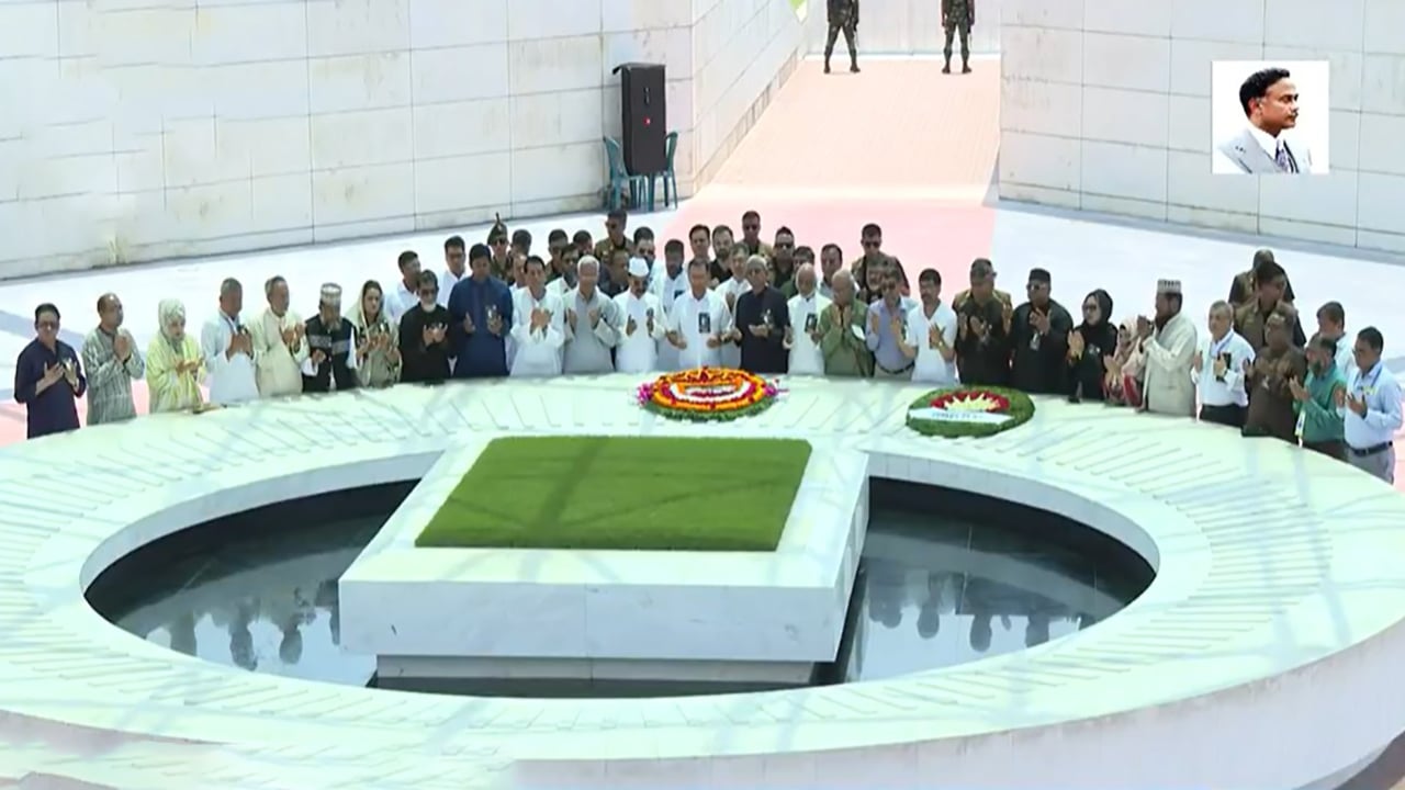 শহীদ জিয়ার সমাধিতে প্রধানমন্ত্রীর শ্রদ্ধা