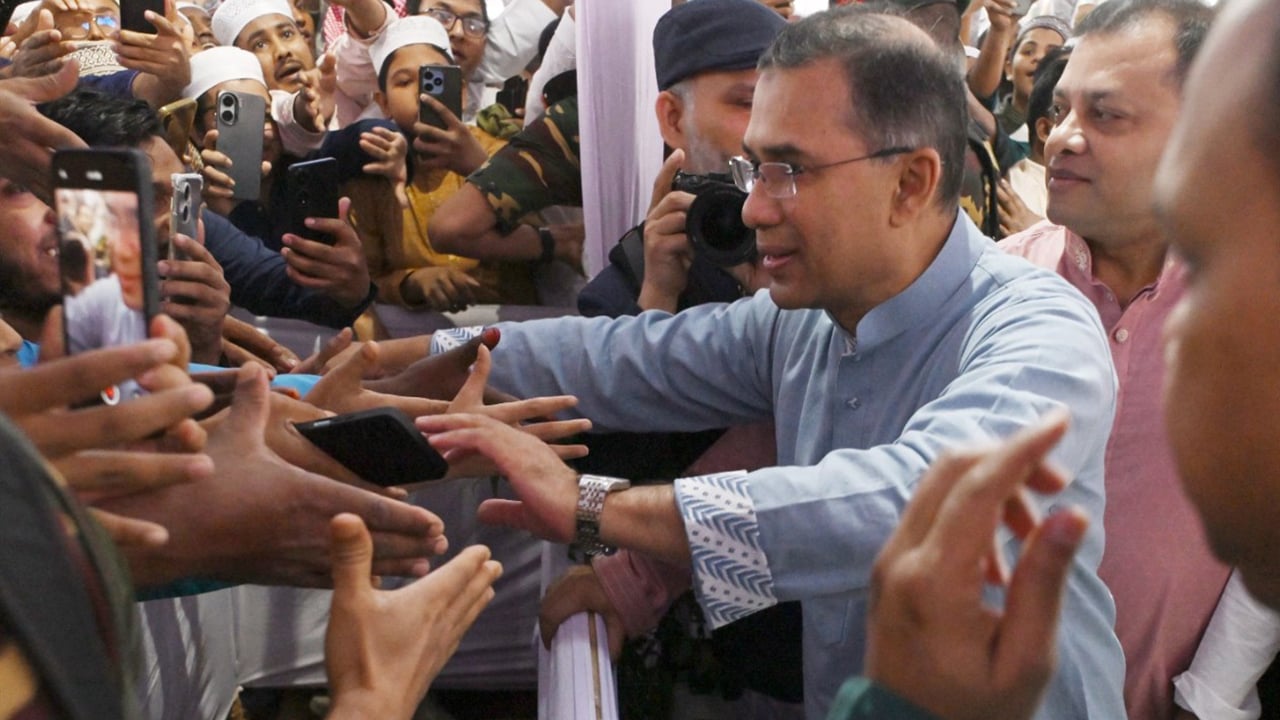 ঈদের নামাজ শেষে কুশল বিনিময় করলেন তারেক রহমান