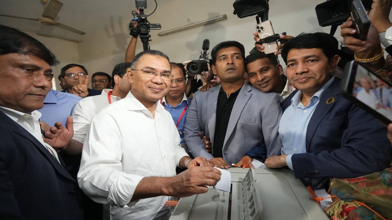 সপরিবারে ভোট দিয়েছেন তারেক রহমান