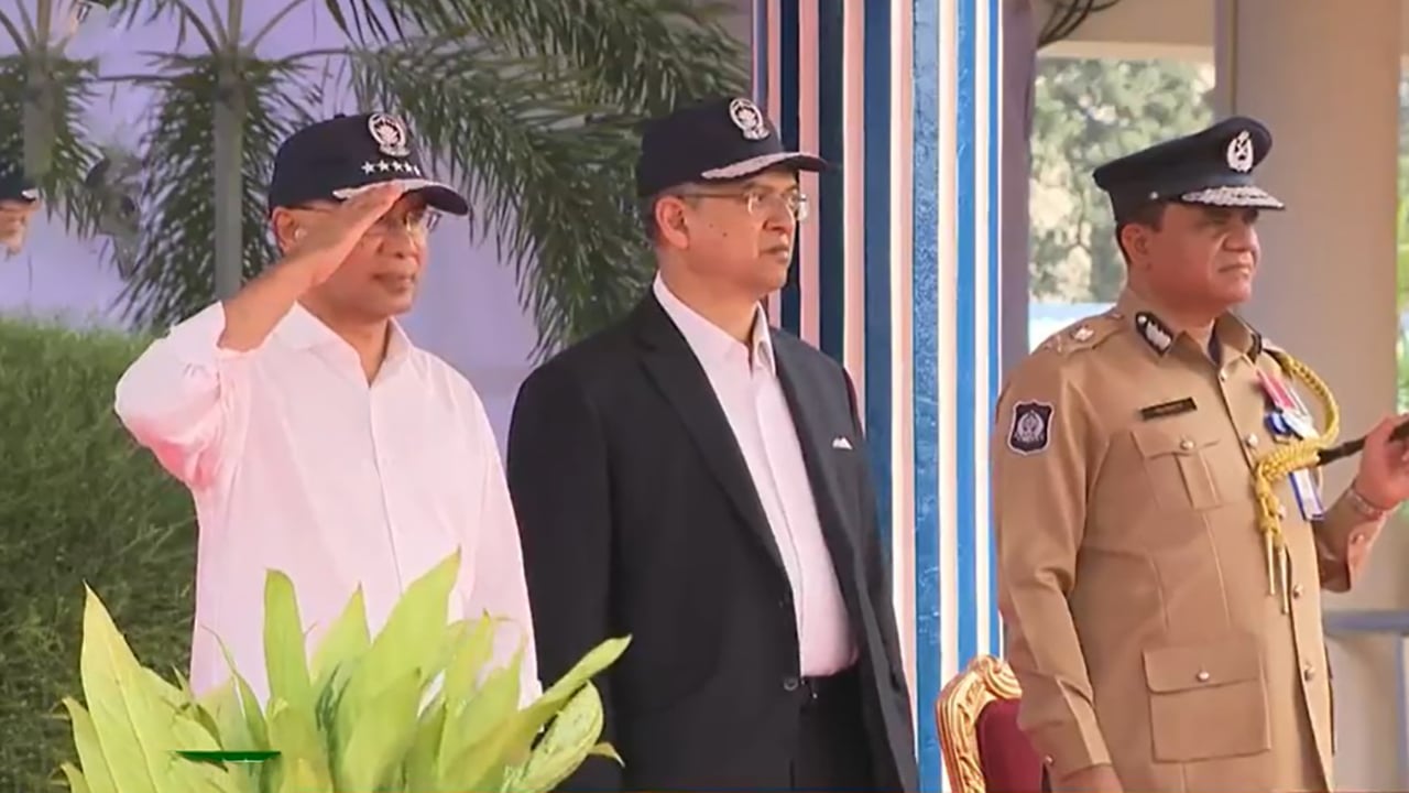 পুলিশের মার্চপাস্টে অভিবাদন গ্রহণ করছেন প্রধানমন্ত্রী