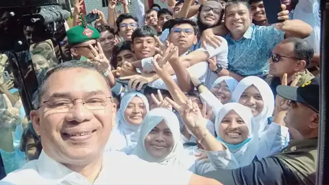 প্রধানমন্ত্রীর উপহার পেয়ে শিক্ষার্থীরা উচ্ছ্বসিত 
