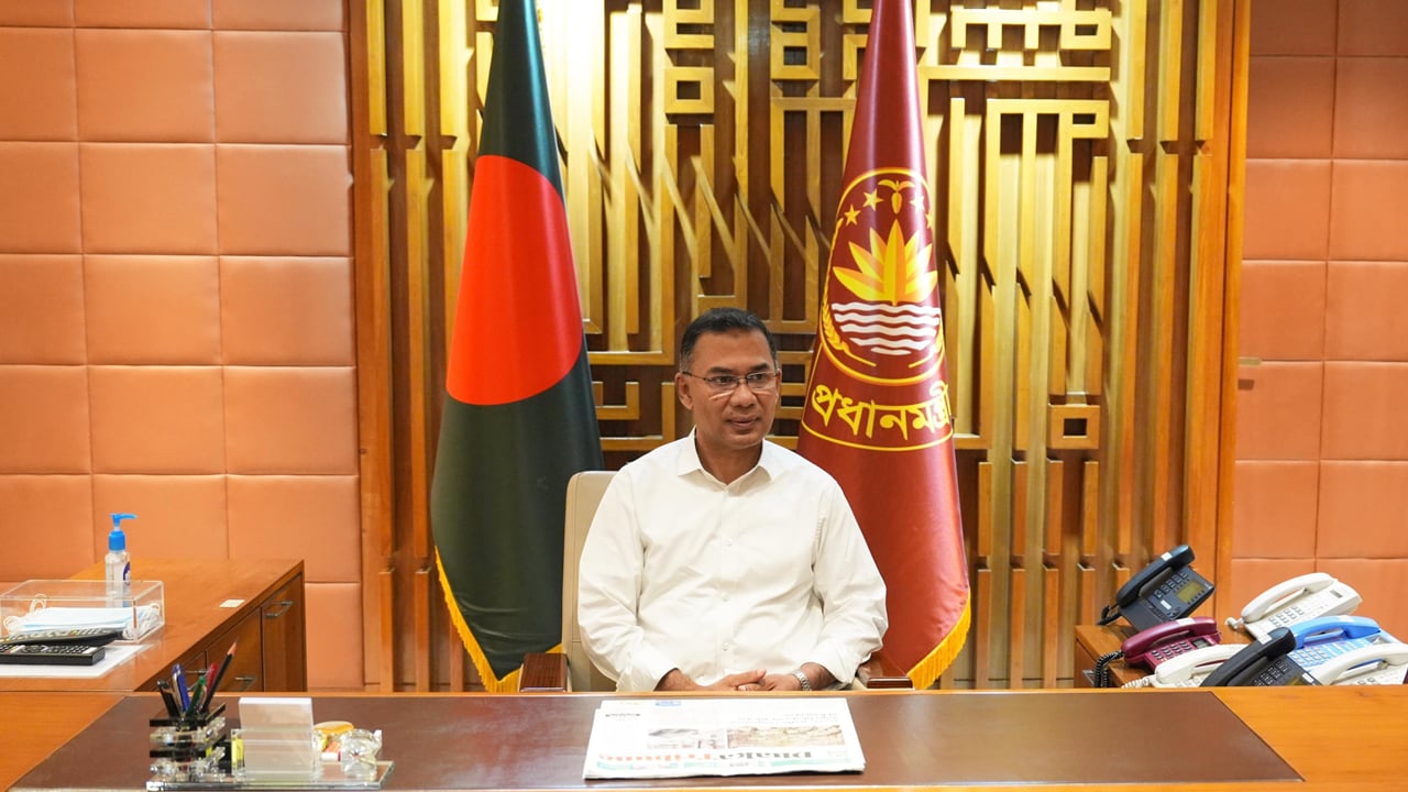 সশস্ত্র বাহিনী বিভাগে প্রথমবারের মতো অফিস করলেন প্রধানমন্ত্রী