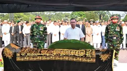 আব্দুল হাই সিকদারের জানাজায় অংশ নিলেন প্রধানমন্ত্রী