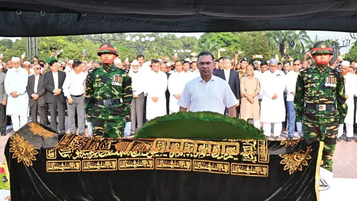 আব্দুল হাই সিকদারের জানাজায় অংশ নিলেন প্রধানমন্ত্রী