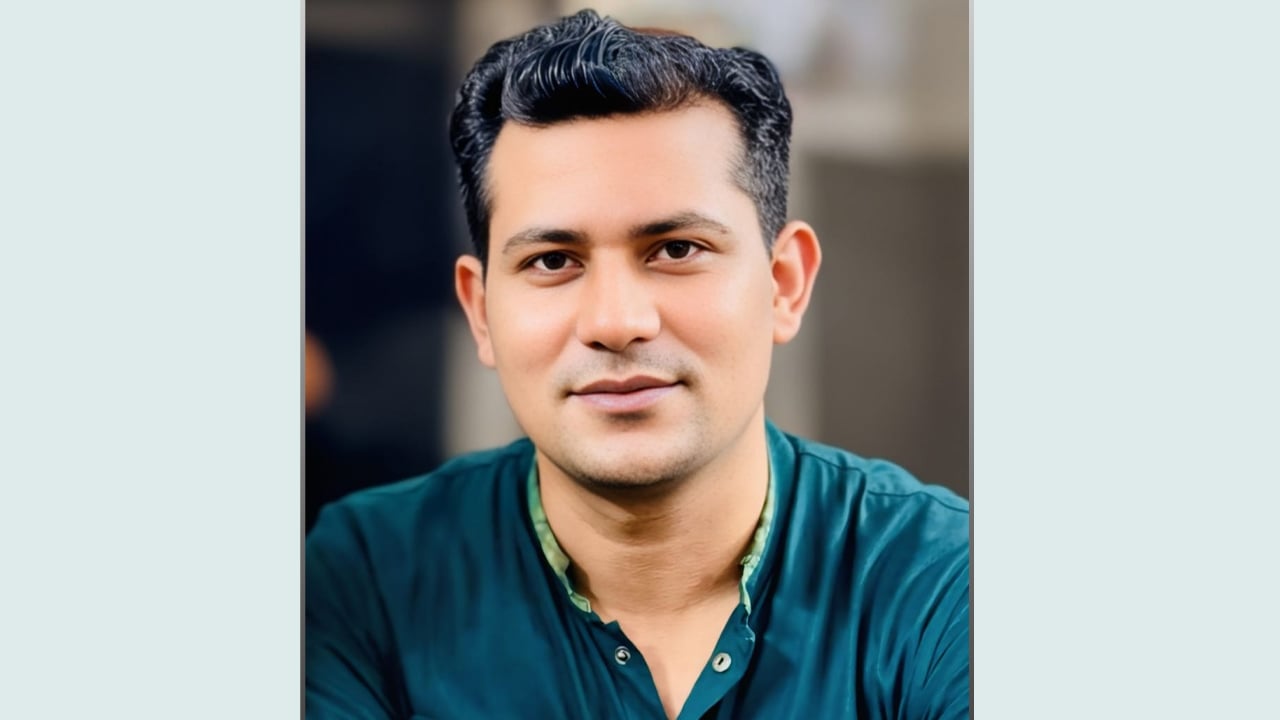 ঢাবি শিক্ষার্থীর মাস্টার্সে ভর্তিতে আর্থিক সহায়তায়  ছাত্রদল নেতা