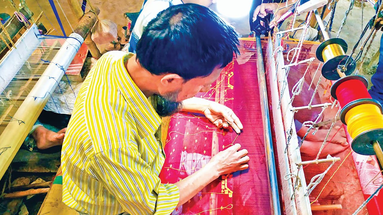 উত্তরবঙ্গের তাঁতপল্লি : নীরব অর্থনৈতিক বিপ্লব