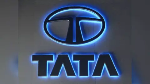 টাটা গ্রুপের নিয়ন্ত্রণ নিয়ে দ্বন্দ্ব চরমে
