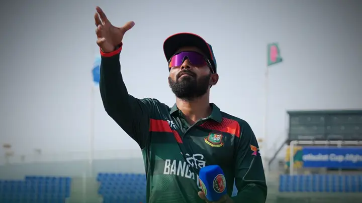 বাঁচা-মরার ম্যাচে ব্যাটিংয়ে বাংলাদেশ, আলিসের অভিষেক
