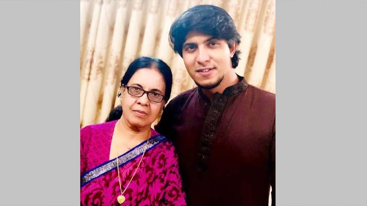 ‘মা রক্তাক্ত অবস্থায় হাসপাতালে না গিয়ে, আমার স্কুলে চলে আসলো’