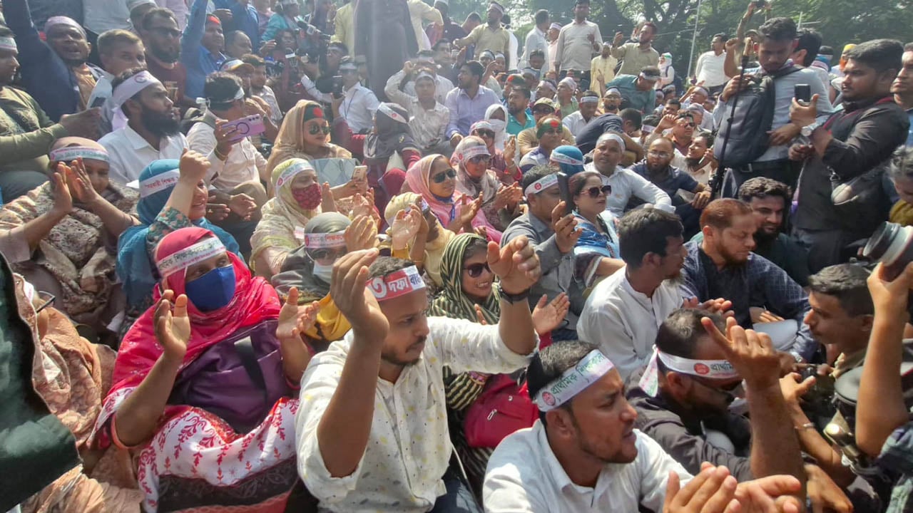 আন্দোলনে থাকা প্রাথমিকের ৪ শিক্ষক নেতাকে শোকজ