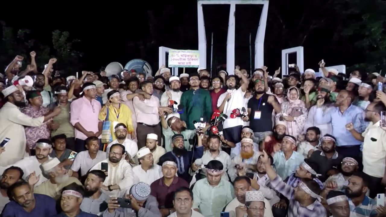 তিন দফা দাবিতে আমরণ অনশনে এমপিওভুক্ত শিক্ষকরা