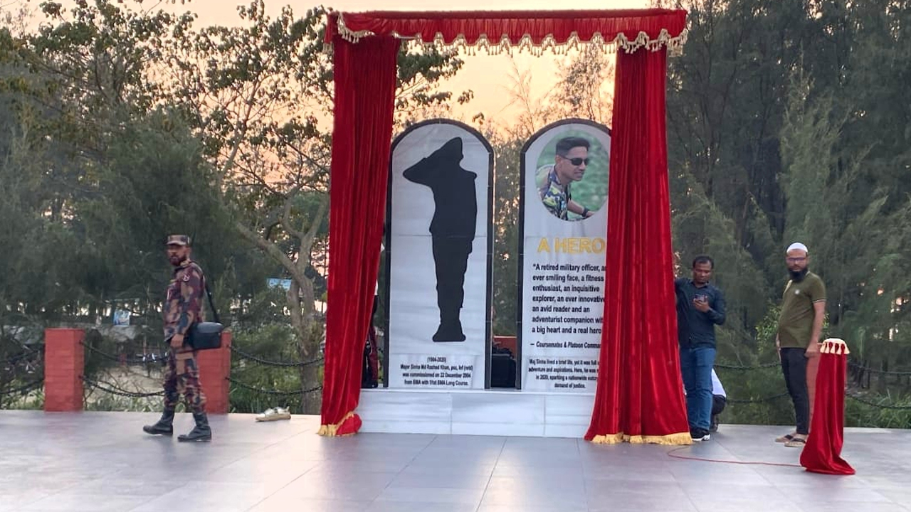 মেরিন ড্রাইভে মেজর সিনহা স্মৃতিফলক উদ্বোধন