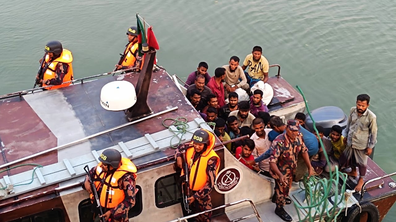 বাংলাদেশি ২৬ জেলেকে ফেরত দিলো আরাকান আর্মি
