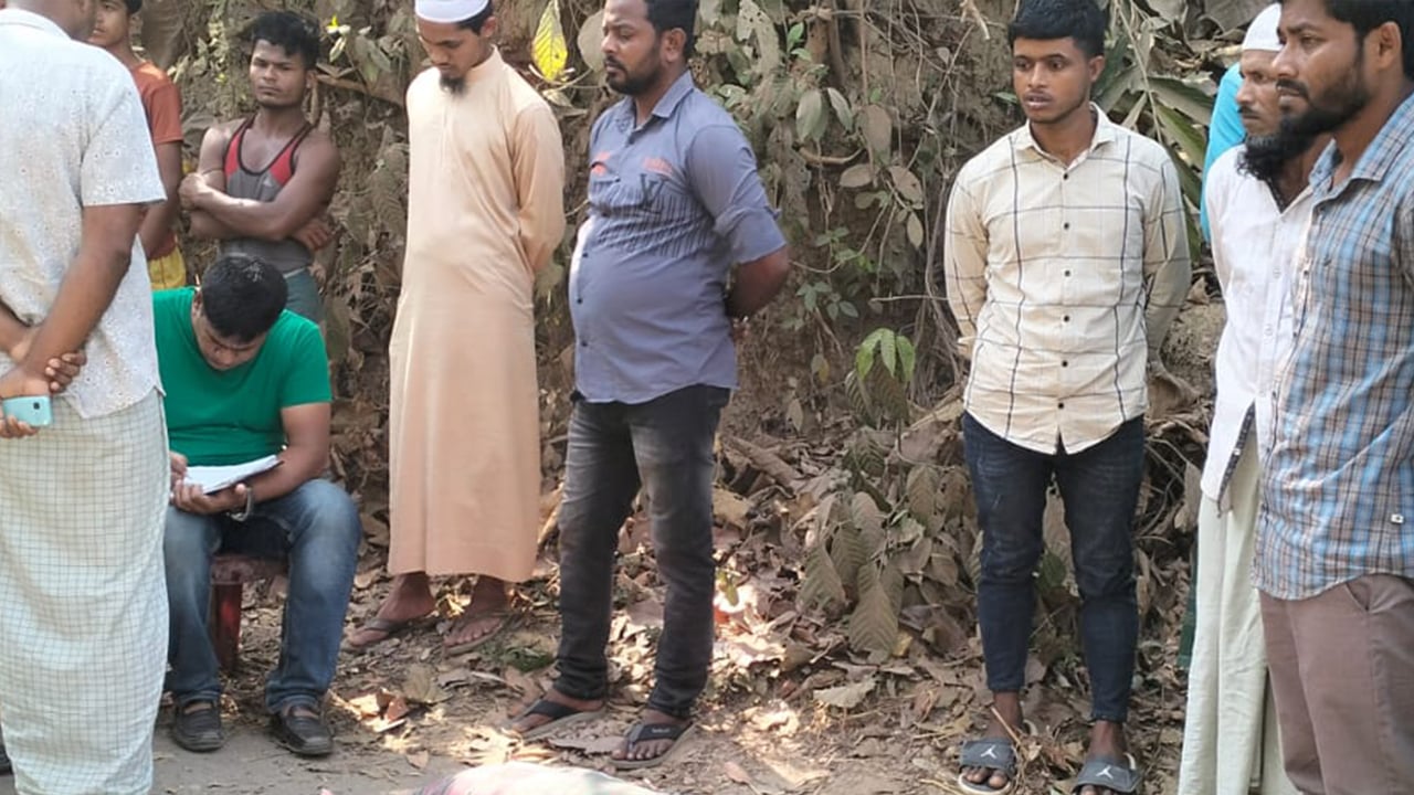 বাড়ি ফেরার পথে মাদরাসাছাত্রীর প্রাণ কাড়ল ট্রাক