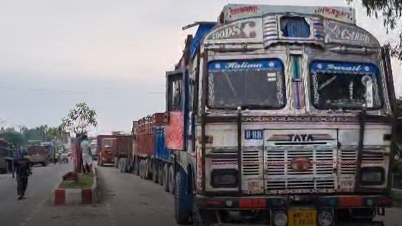বাংলাবান্ধা স্থলবন্দরে আমদানি-রপ্তানি শুরু