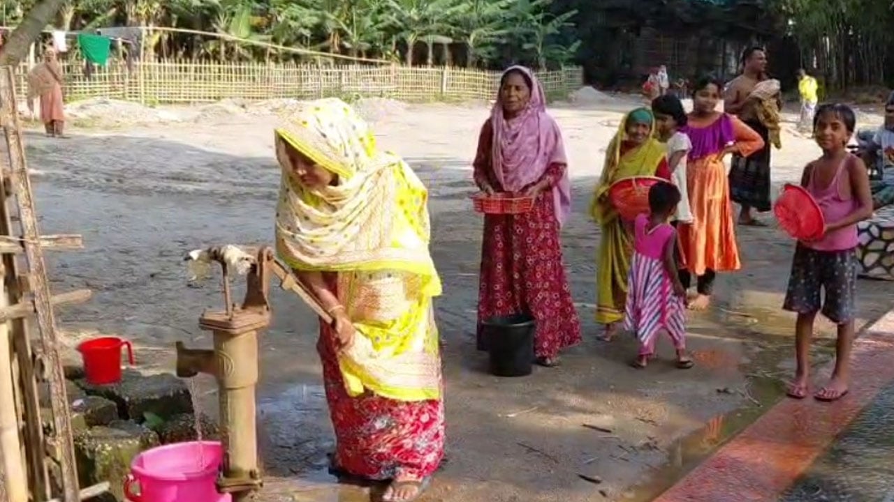 এক টিউবওয়েলই ৬ গ্রামের মানুষের ভরসা