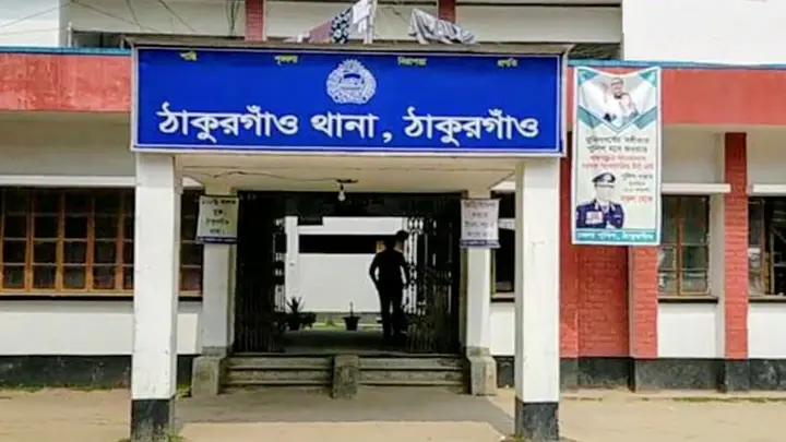 এসপি কার্যালয়ের পাশে নিয়মিত জুয়ার আসর, ৪ পুলিশ গ্রেপ্তার