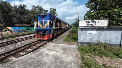 ঠাকুরগাঁওয়ে যাত্রীছাউনি নেই, চরম দুর্ভোগে ট্রেন যাত্রীরা