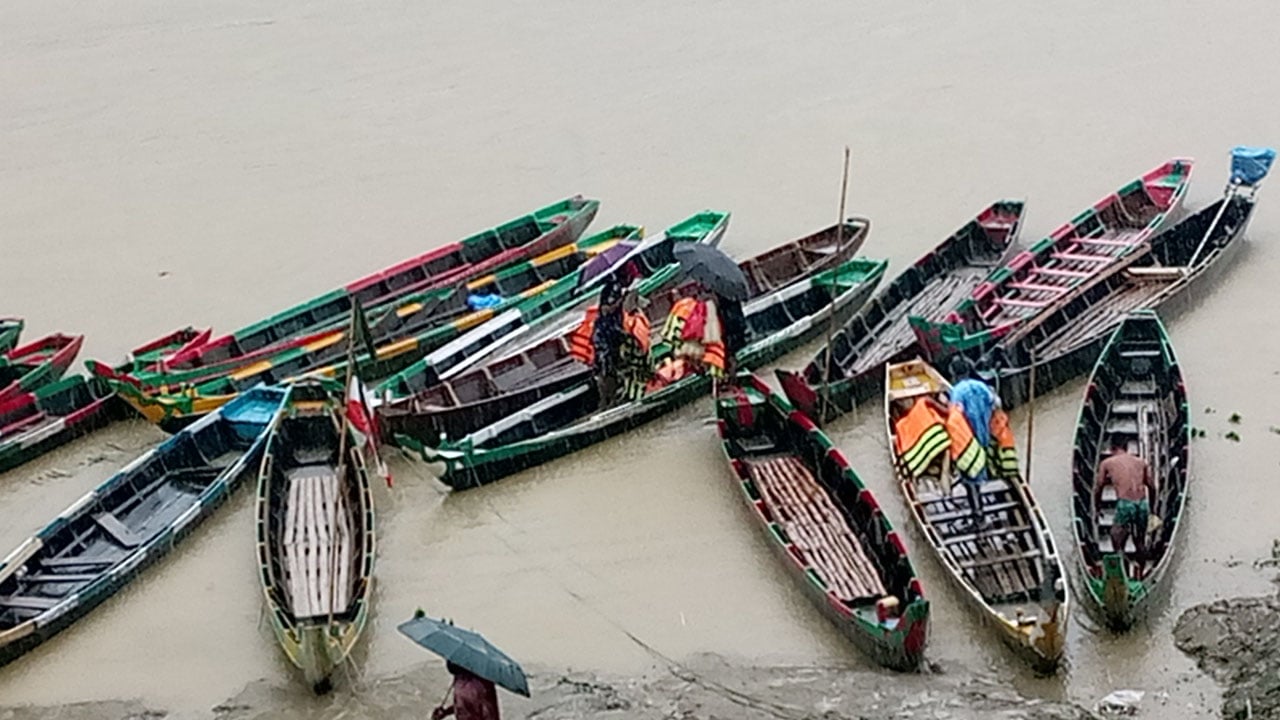 নাফাখুম জলপ্রপাতে ঘুরতে এসে আটকা ৬৯ পর্যটক