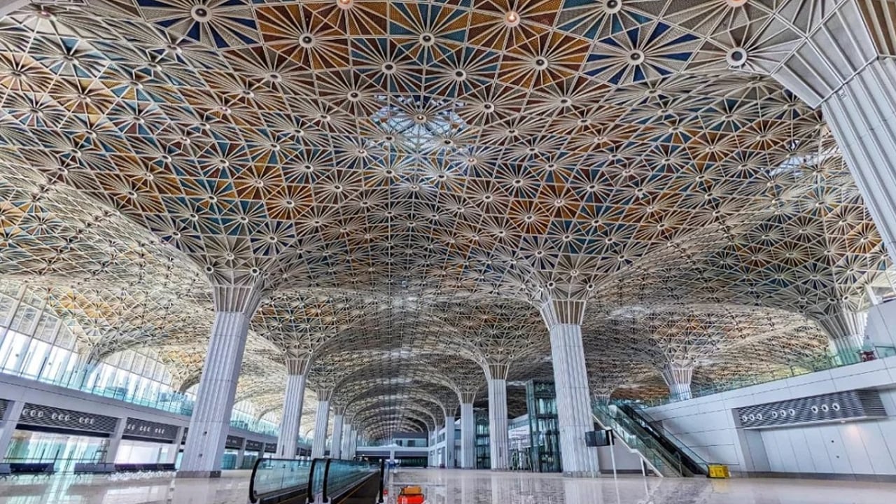 থার্ড টার্মিনালের নকশায় ত্রুটি, নেই মোবাইল নেটওয়ার্ক