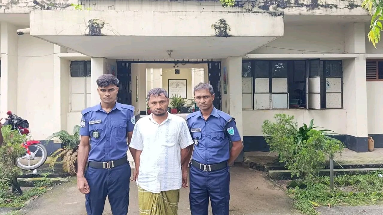 শিক্ষককে পেটানো সেই যুবদল নেতা গ্রেপ্তার