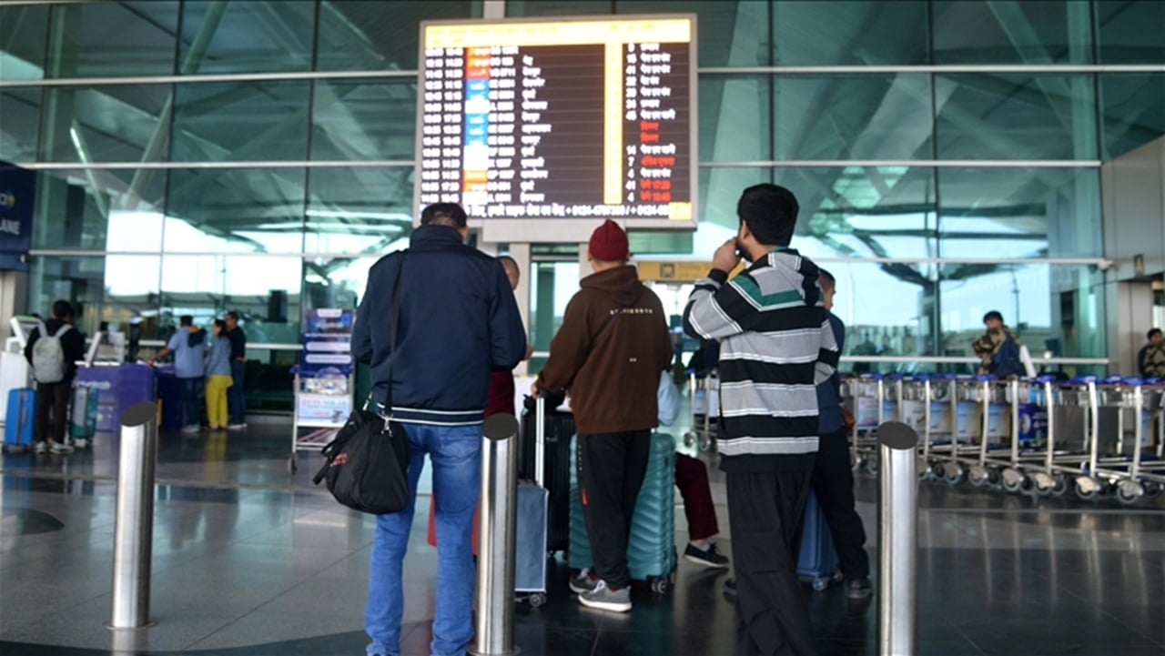 ভারতের সবচেয়ে বড় এয়ারলাইন ইন্ডিগোর শত শত ফ্লাইট বাতিল