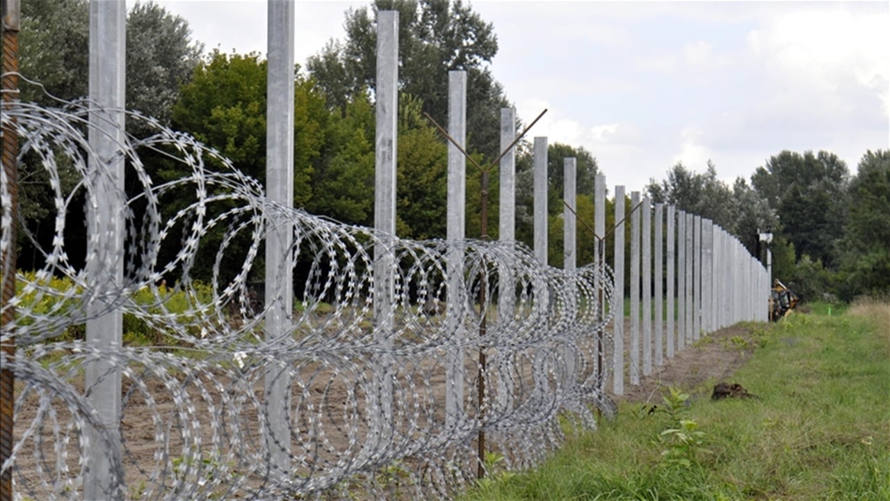 বাংলাদেশ সীমান্তে কাঁটাতার স্থাপনে পশ্চিমবঙ্গ সরকারকে হাইকোর্টের কড়া নির্দেশ