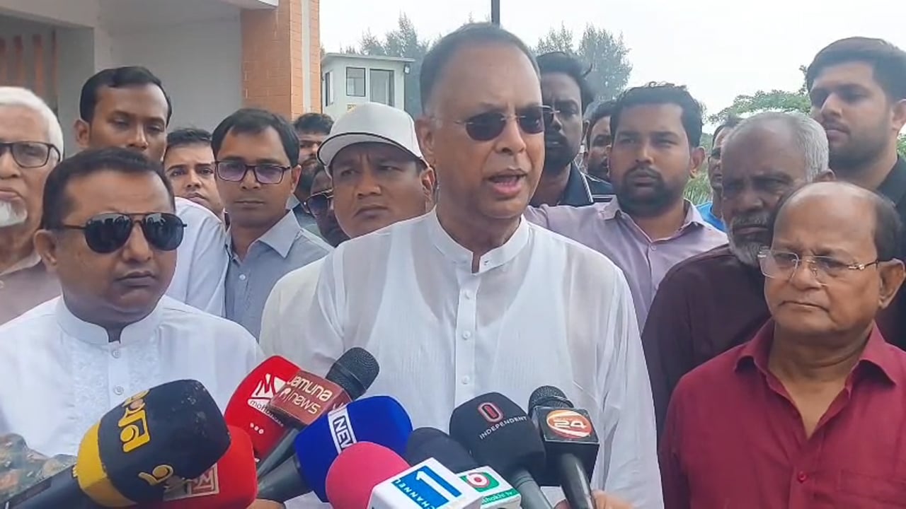 তেলের চাহিদা বেড়ে যাওয়ার
মধ্যে দুর্নীতি আছে