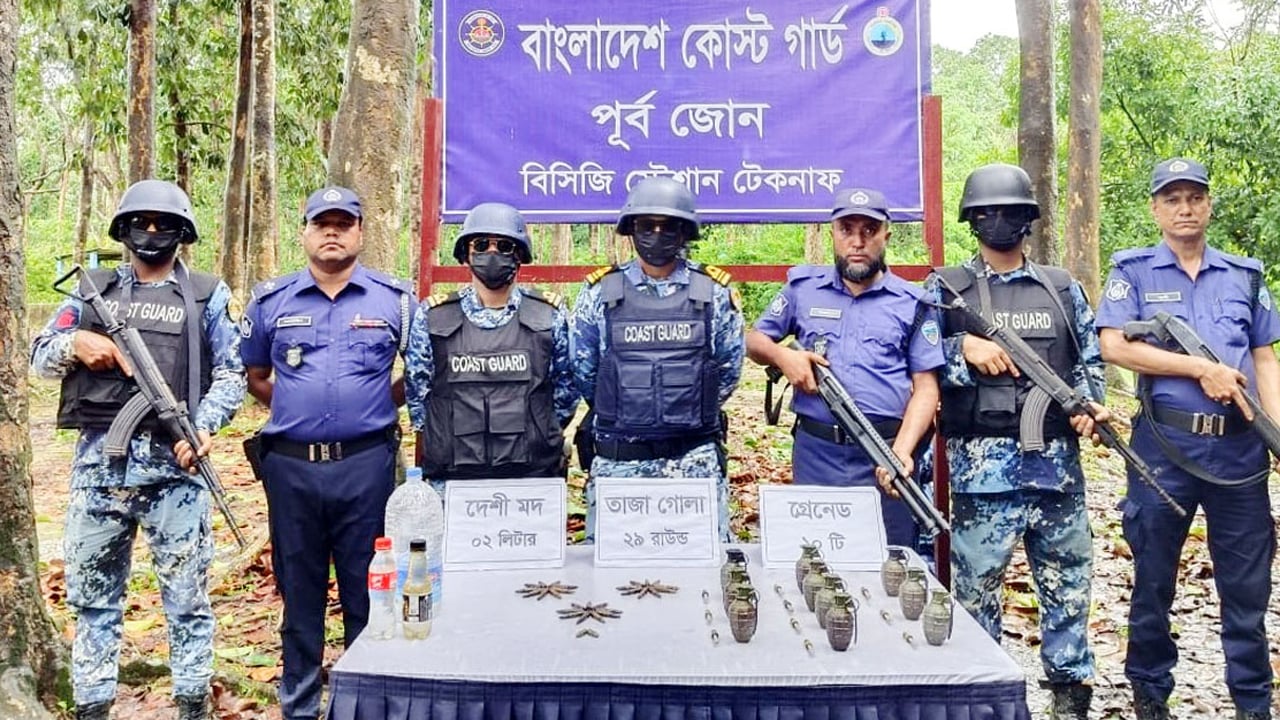 পুকুরে মিলল বিপুল গ্রেনেড-ডেটোনেটর, রাইফেল ও গুলি