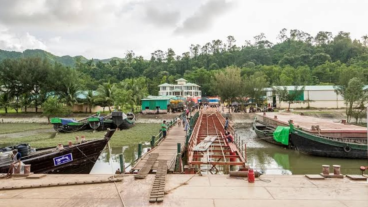 আরাকান আর্মি আটকে দিলো ৩টি কার্গো
