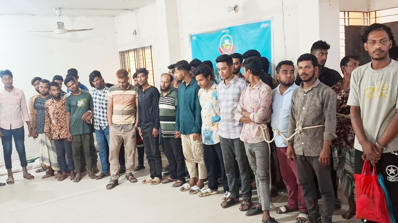 টঙ্গীতে ৩৫ জন ছিনতাইকারী ও মাদকসেবী গ্রেপ্তার